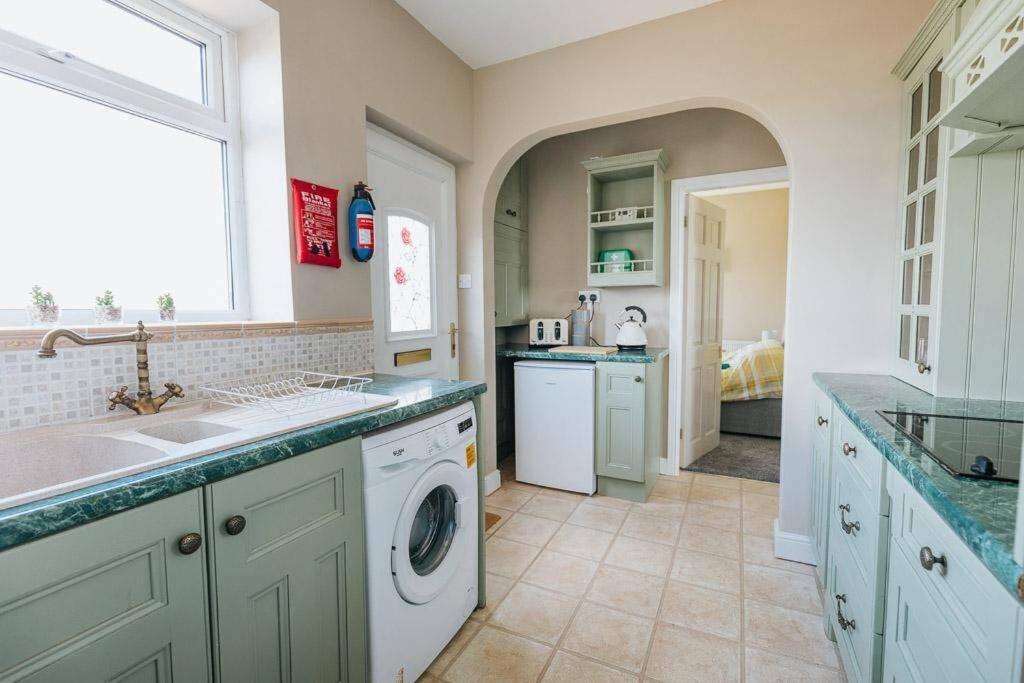 Beachfront Bliss: Bridlington Ground Floor Apartment Bessingby Exterior photo